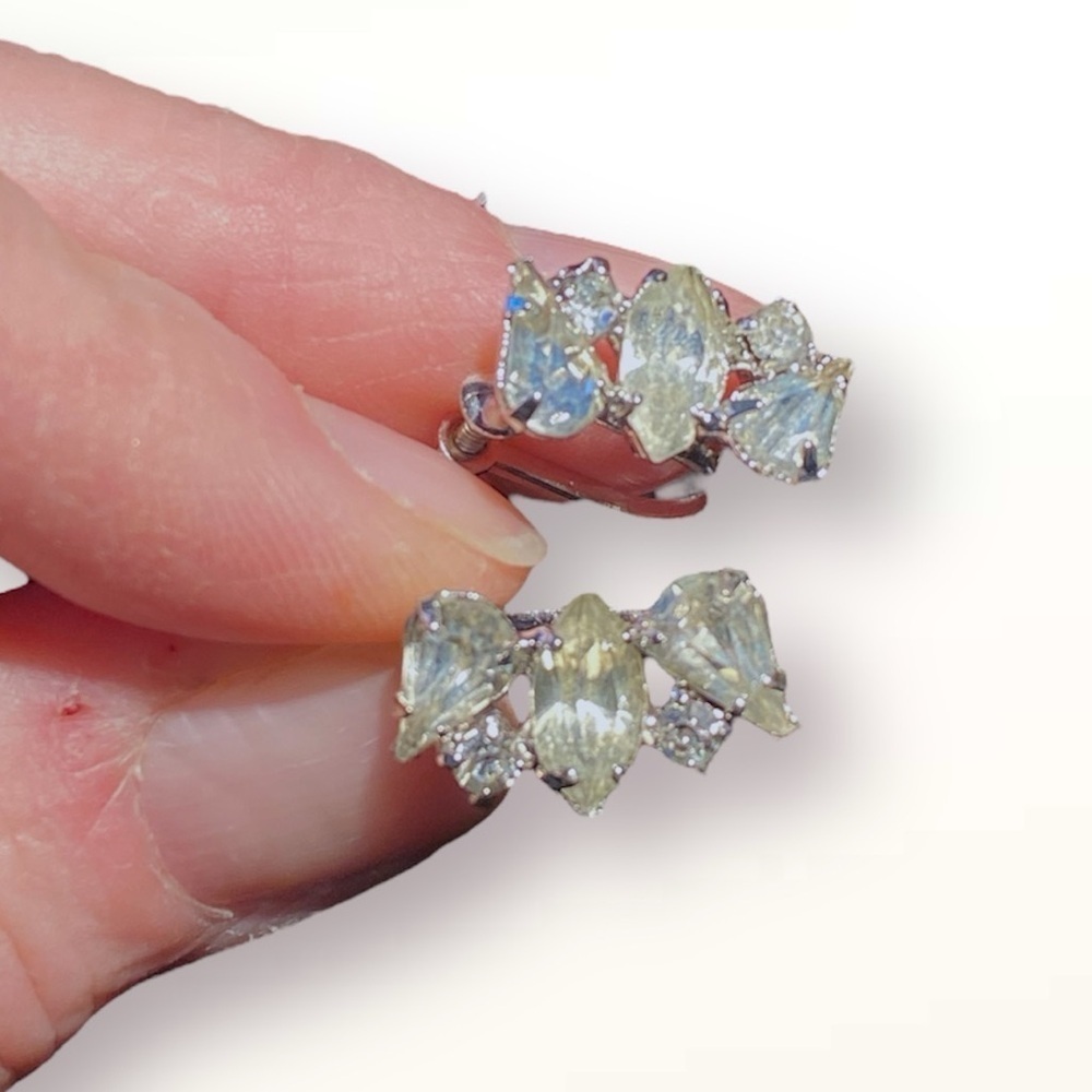 Vintage Continental Crystal Rhinestone Screw Back Earrings - Picture 3 of 5